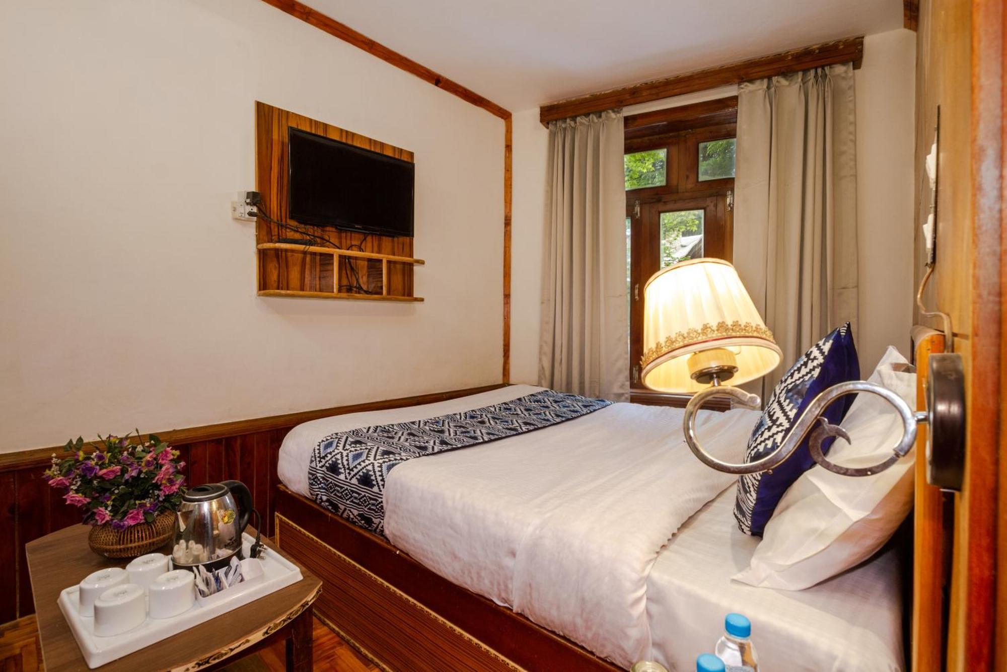Holiday Home International -Vivaan Stays Manāli Exterior foto
